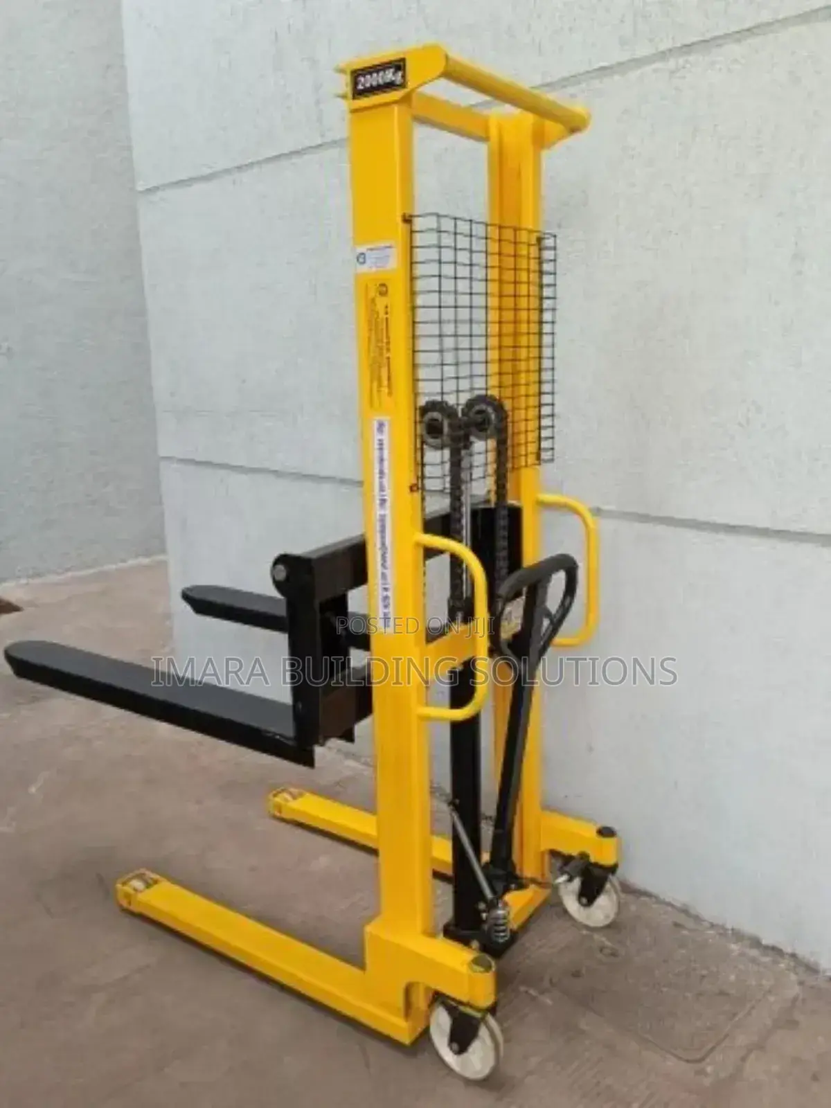 Compact Hydraulic Manual Stacker – Narrow Aisle Design