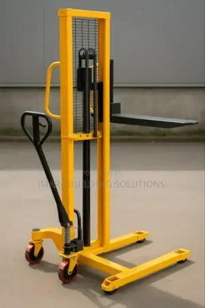 Compact Hydraulic Manual Stacker – Narrow Aisle Design