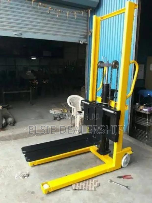Hydraulic Manual Stacker – Adjustable Forks for Versatility