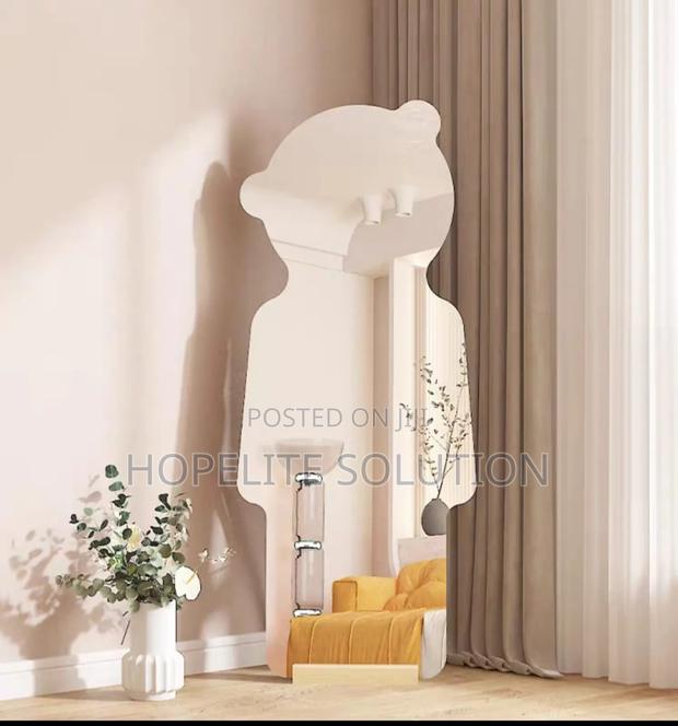Dolly Shaped Acrylic Mirror - thumbnail 3