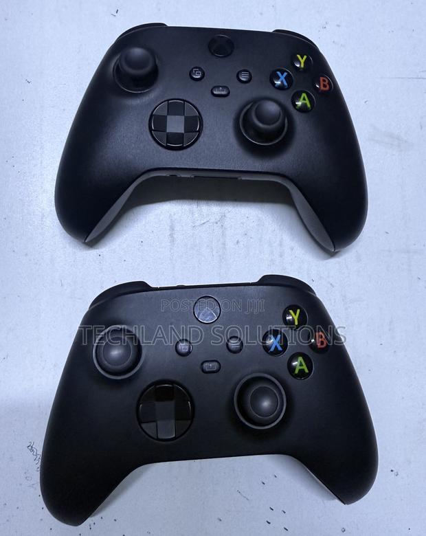 Second Hand Xbox Series X Controllers - main view