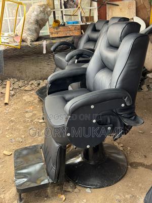 Kinyozi Barber Chair - thumbnail 2