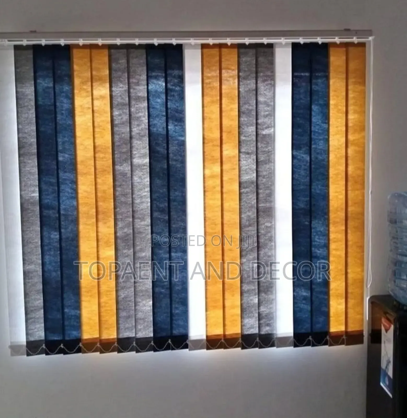 Colourful Decorative Vertical Blinds That Add Beauty in Office