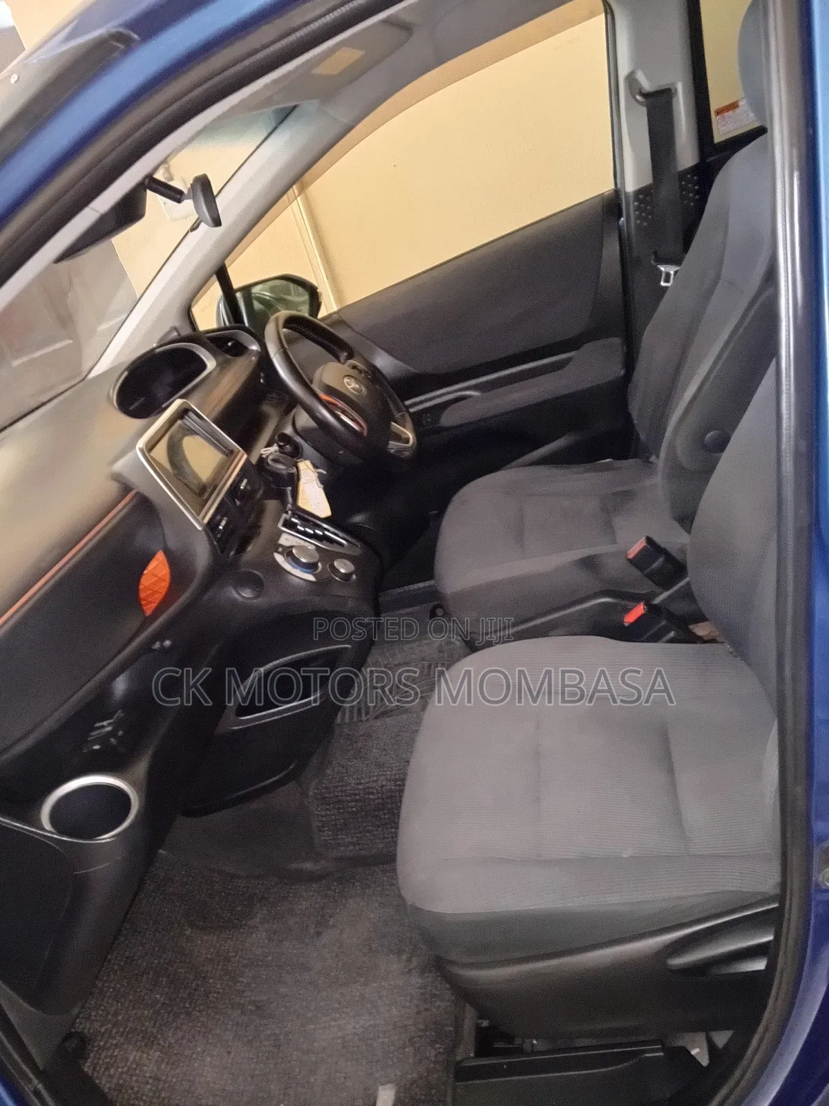 Toyota Sienta 2016 Blue