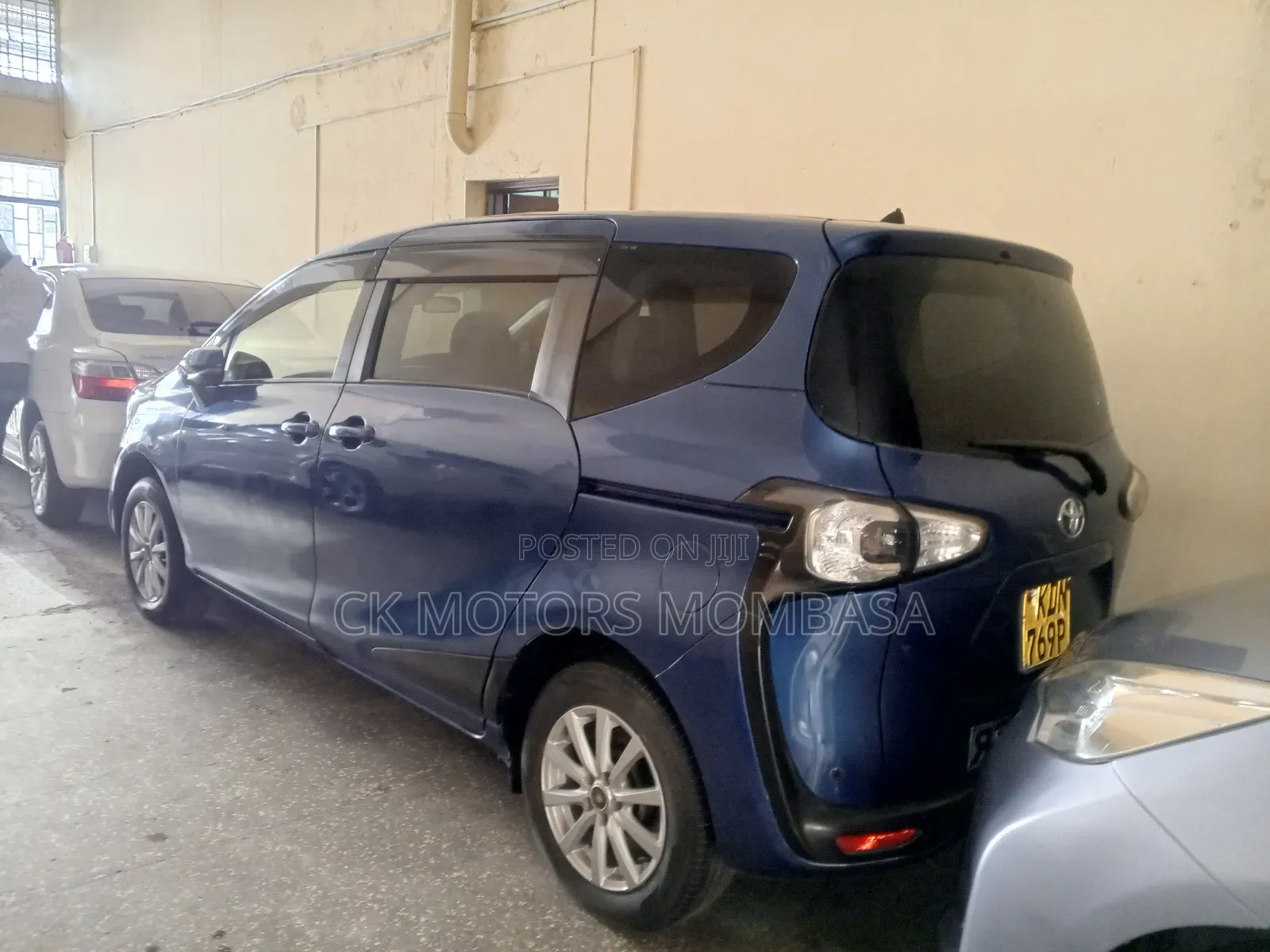 Toyota Sienta 2016 Blue