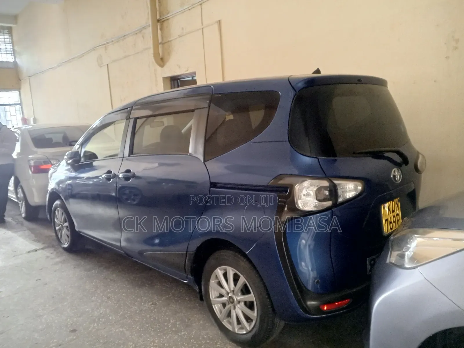 Toyota Sienta 2016 Blue