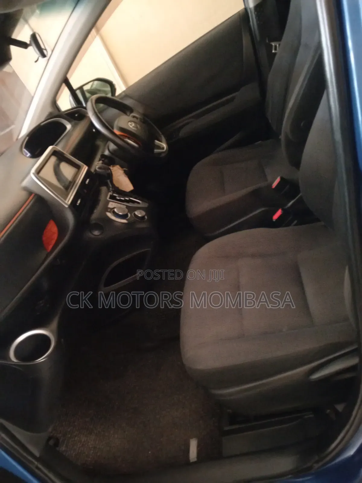 Toyota Sienta 2016 Blue
