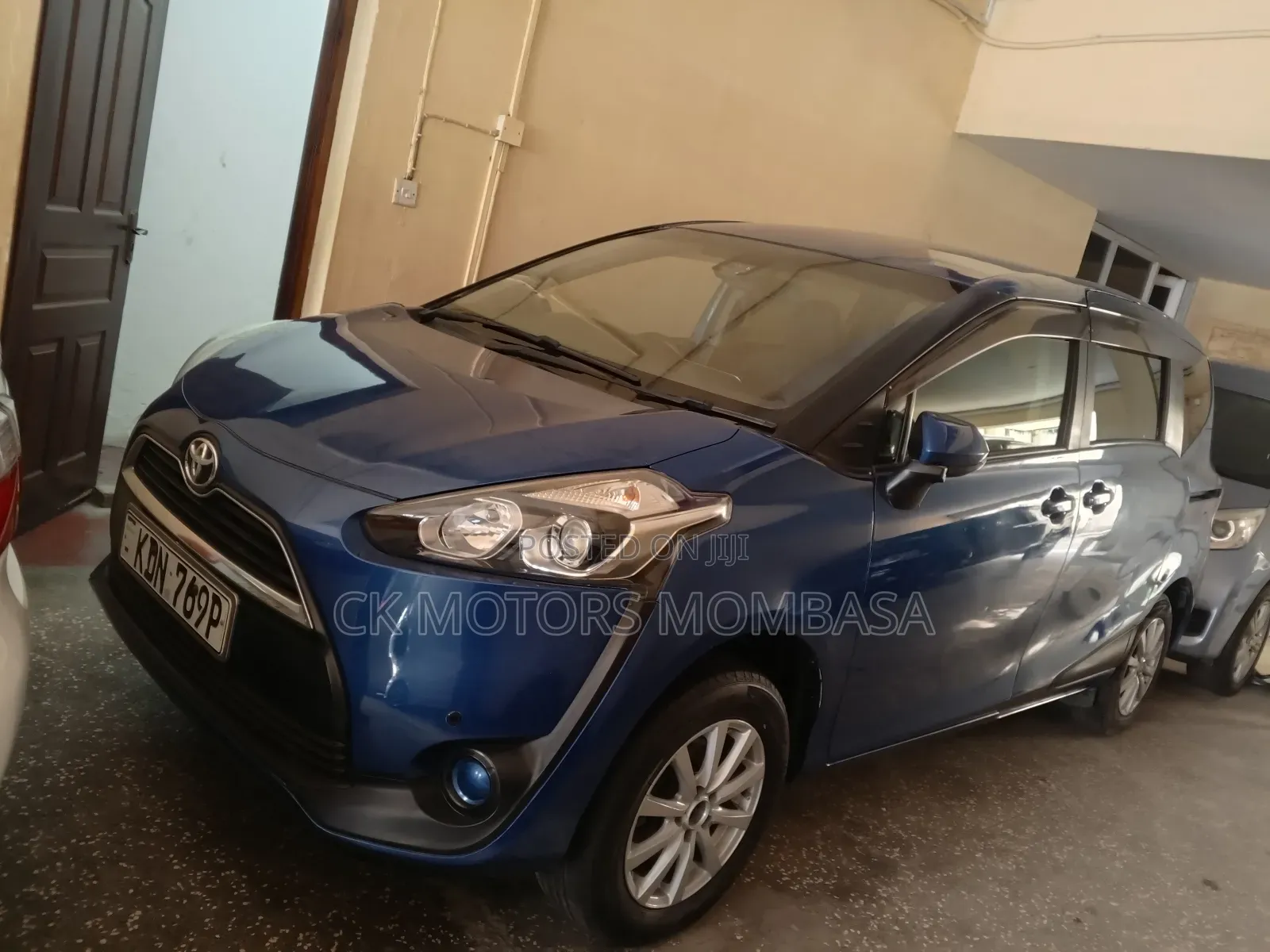 Toyota Sienta 2016 Blue