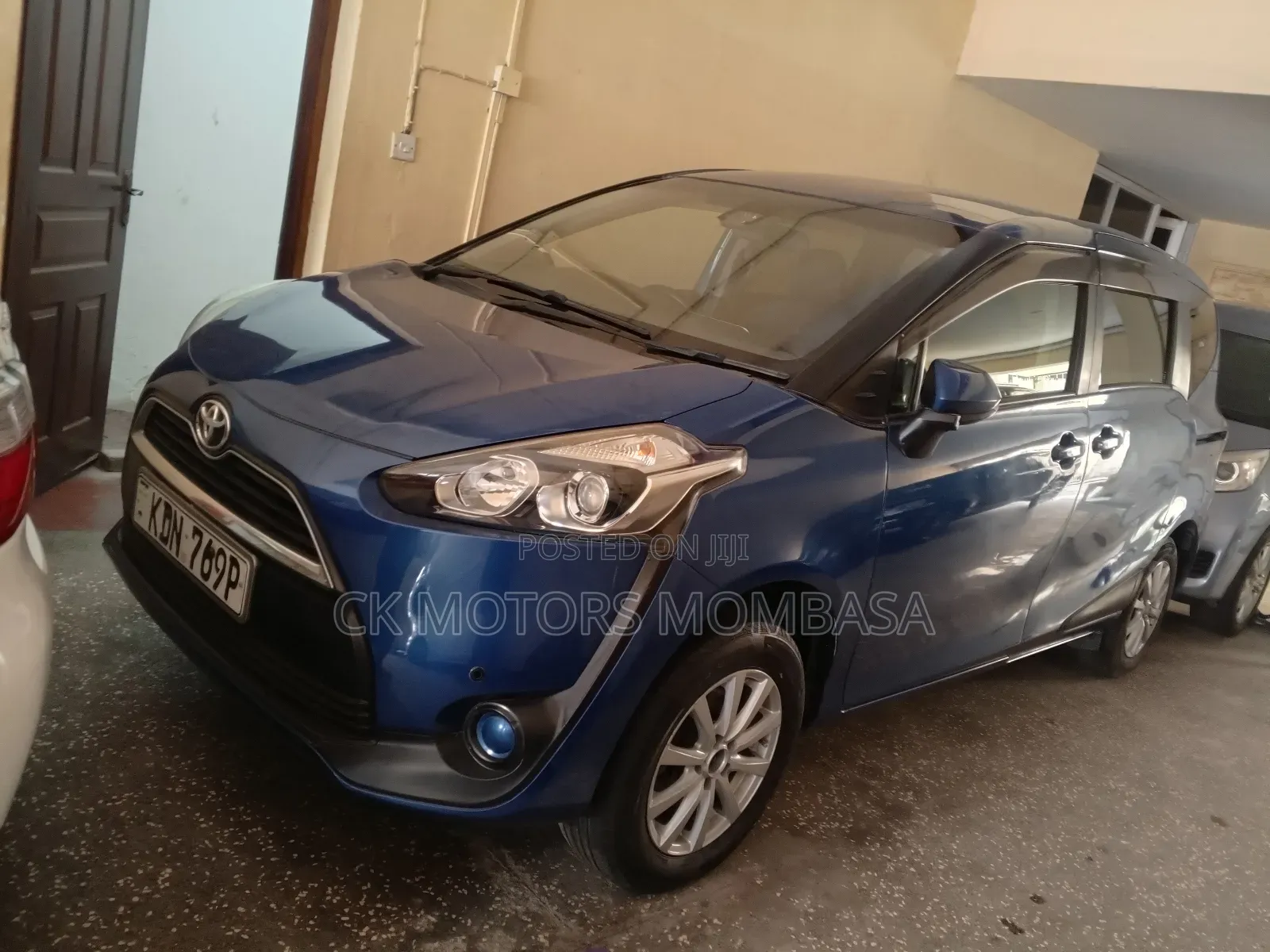 Toyota Sienta 2016 Blue