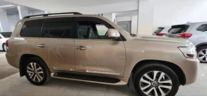 Toyota Land Cruiser 4.6 V8 ZX 2019 Gold