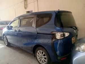 Toyota Sienta 2016 Blue