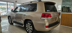 Toyota Land Cruiser 4.6 V8 ZX 2019 Gold