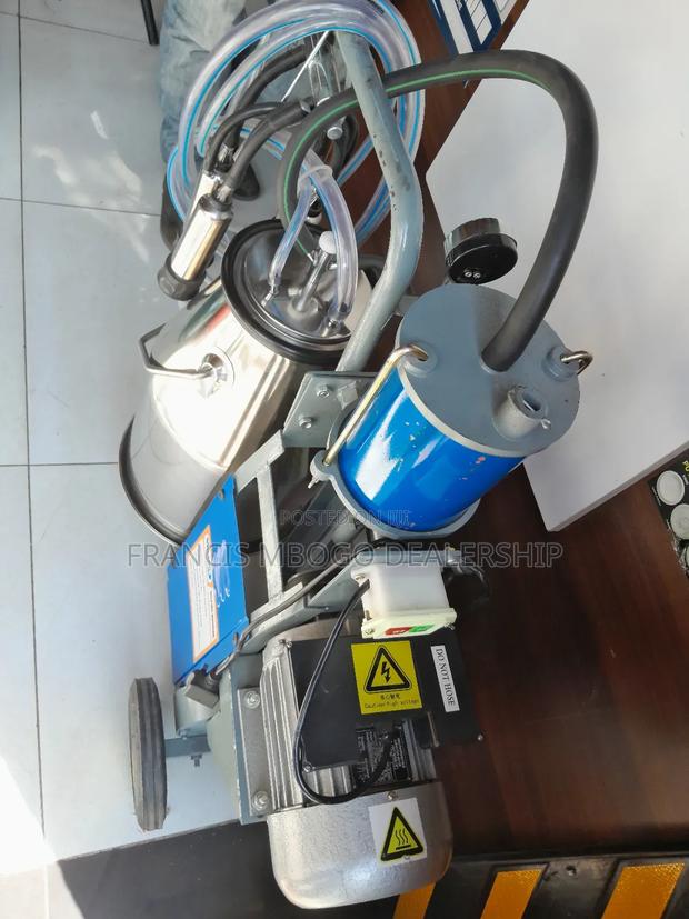 Single Bucket. Milking Machine - main view