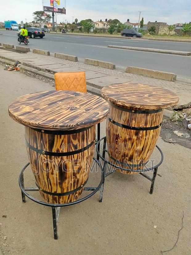 Barrel High Bar Round Tables 