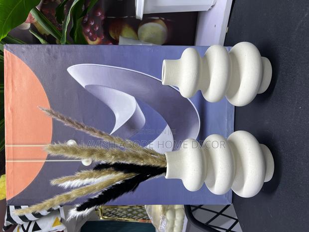 White Ceramic Modern Spiral Flower Vase - thumbnail 4