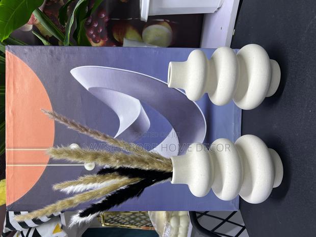 White Ceramic Modern Spiral Flower Vase - thumbnail 3