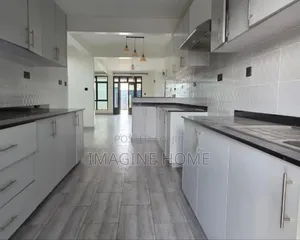 Stylish Vinly Flooring Matt Finish Good Look