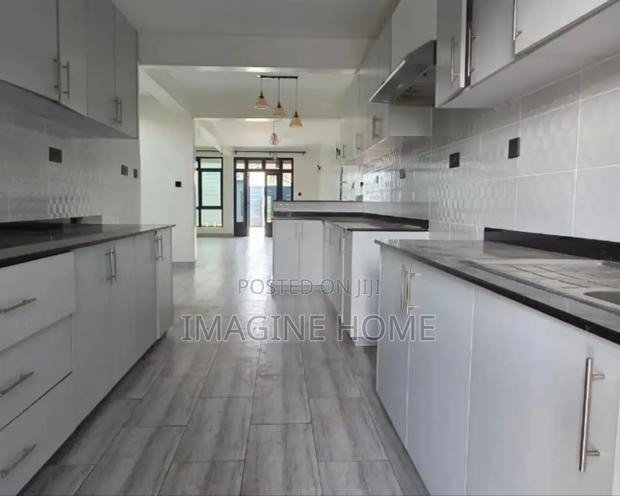 Stylish Vinly Flooring Matt Finish Good Look