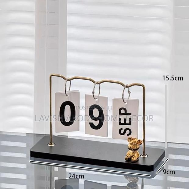 Diy Flip Calendar With Bear Sculpture Office Decor Perfect Gift - thumbnail 2
