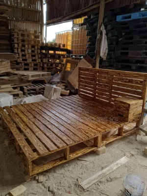 Smooth Shine Pallet Bed