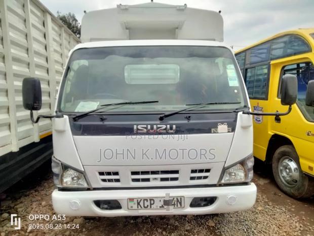 Isuzu NPR Truck 2016 White - thumbnail 2