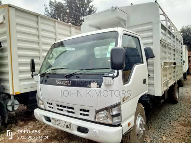 Isuzu NPR Truck 2016 White - thumbnail 3