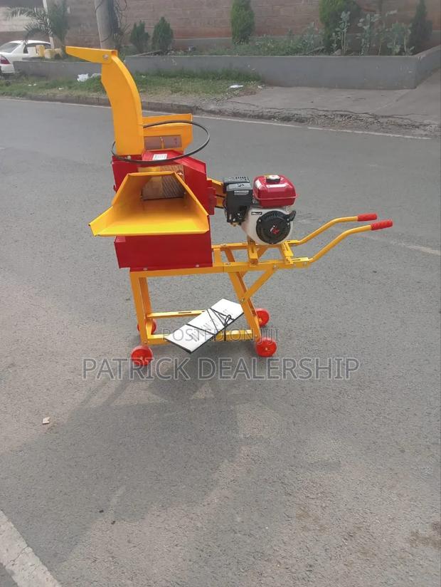 Engine-Driven Chaff Cutter - main view