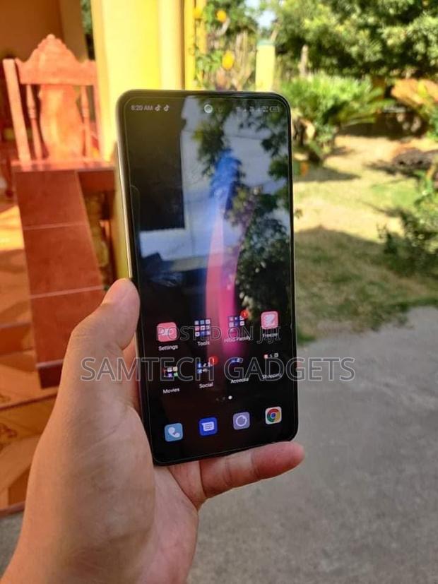 Tecno Camon 18 Premier 256 GB Silver - thumbnail 2