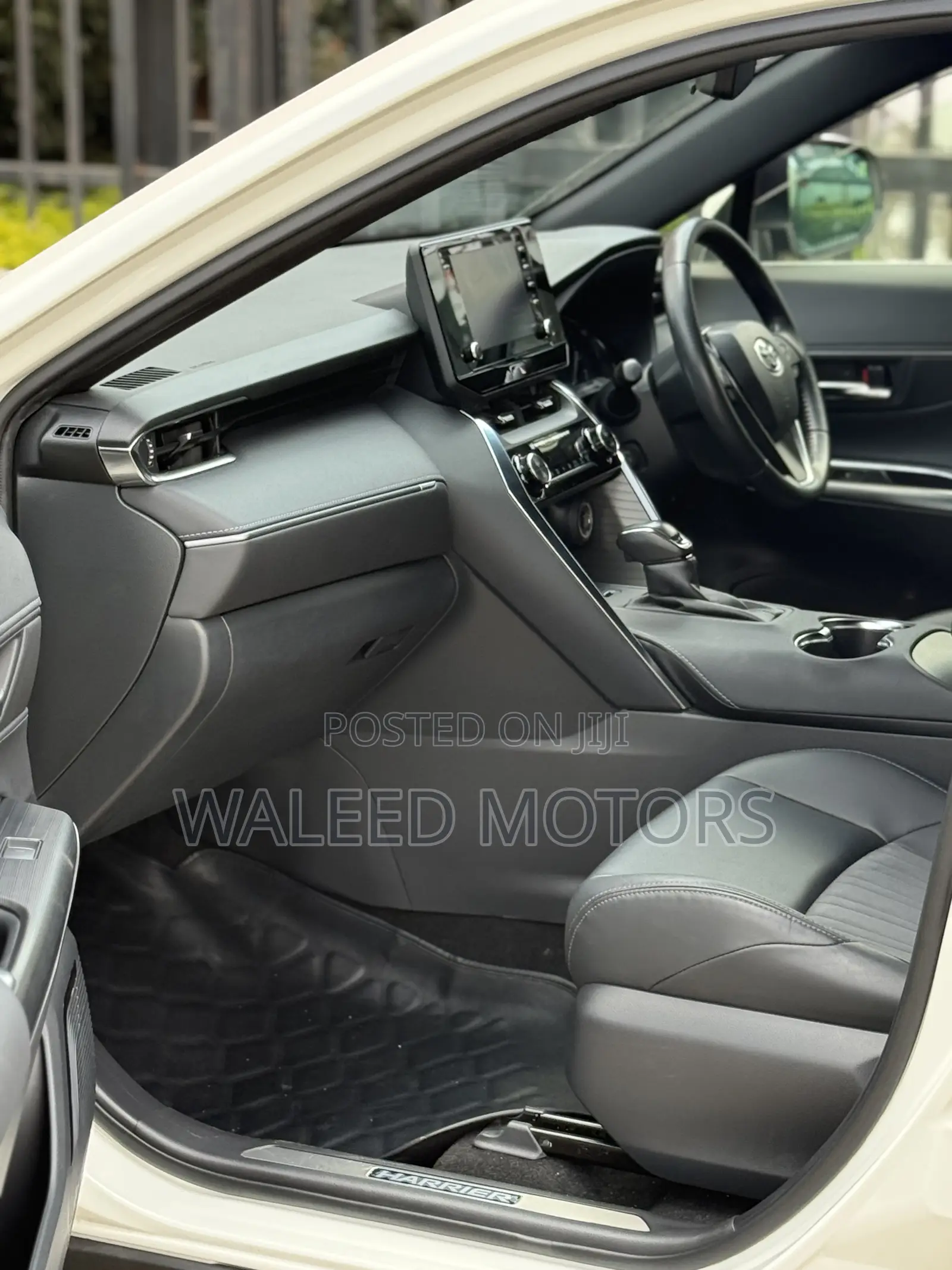 Toyota Harrier 2.0 2020 Pearl