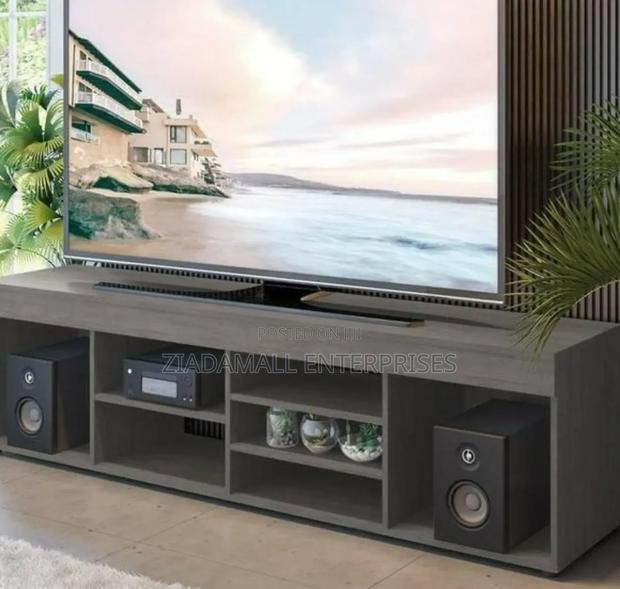 Sleek Simplicity: 5ft Minimalist Tv Stand