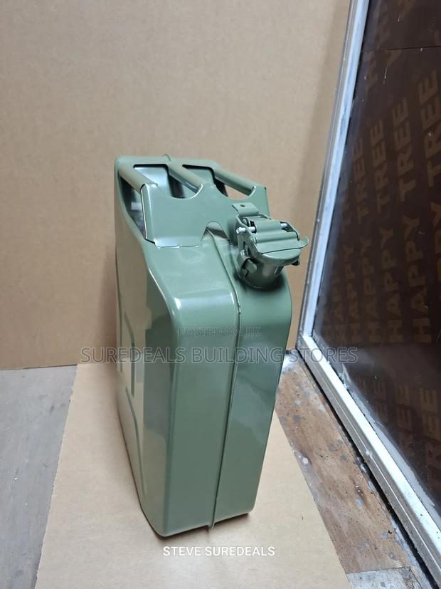 Portable 20l Petrol Fuel Jerry Can - thumbnail 2