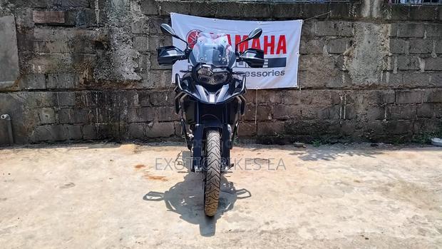 BMW 2022 Black - thumbnail 4