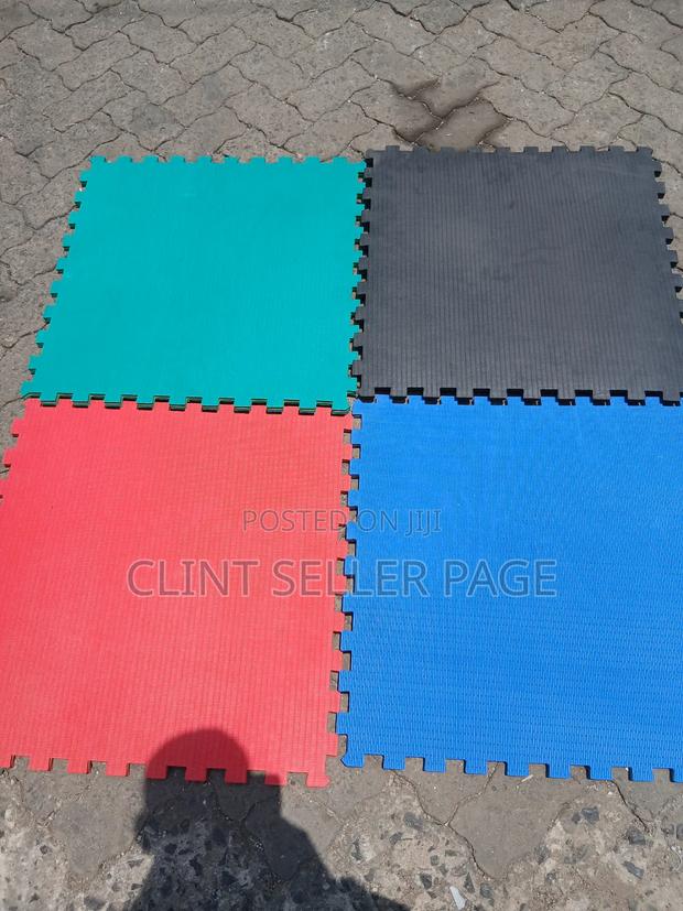 Interlocking Workout Mats (Gym Mats) - thumbnail 4