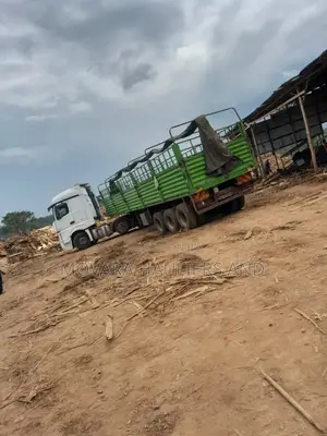 Transit Trailer at Hand for Logistics Services