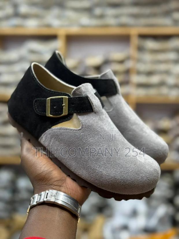 Quality Leather Unisex Sued Closed Crog Sandal Available - thumbnail 5