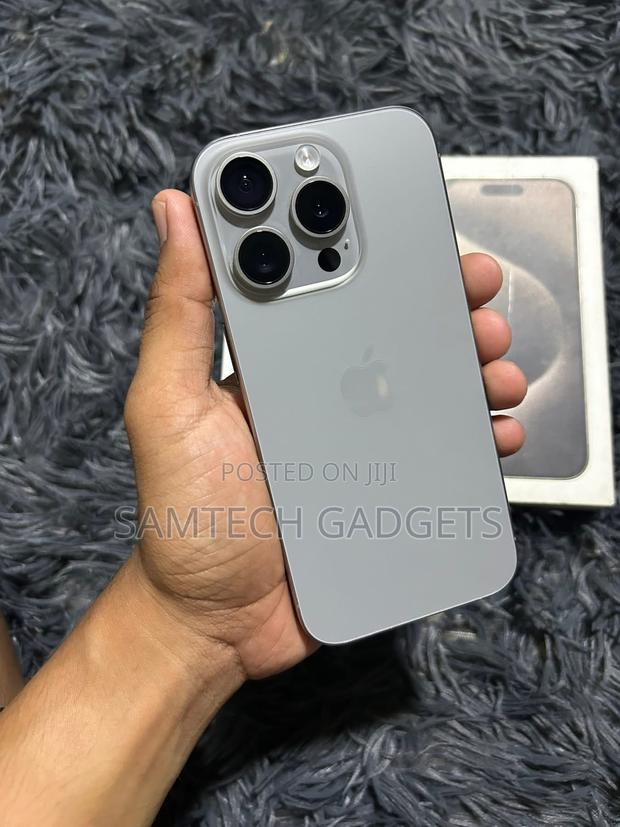 Apple iPhone 15 Pro 256 GB Silver - thumbnail 3