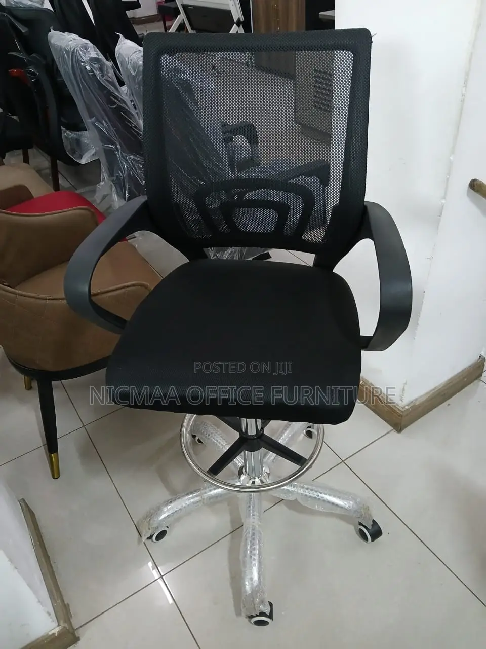 Chrome Base With Footrest Secretarial Seat