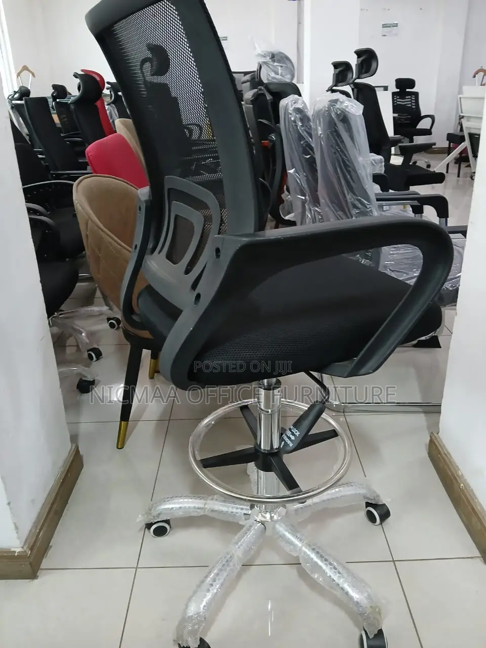 Chrome Base With Footrest Secretarial Seat