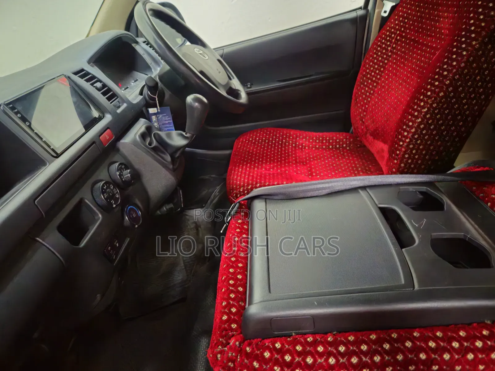 Toyota HiAce 2019 White