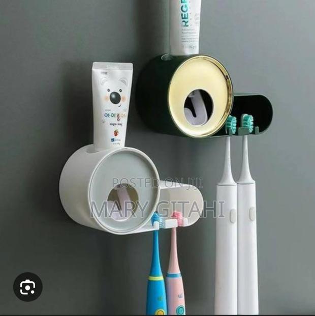 High Quality Tm2202 Unique Toothpaste Dispenser / Tooth Brush Holder N