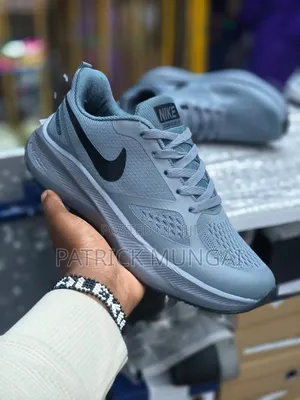 Nike Zoom/Workout Shoes on Offer