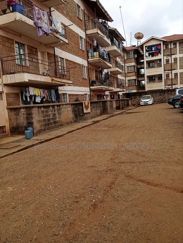 2bdrm Block of Flats in Thome Estate for sale