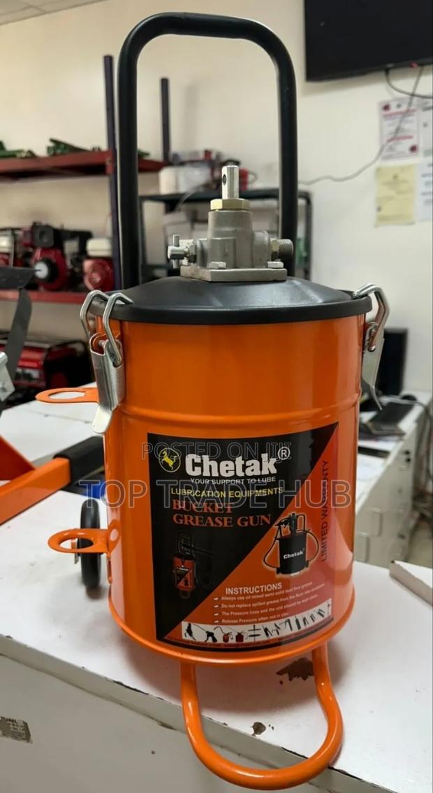 Chetak Bucket Grease Gun With Wheels 10kg - main view
