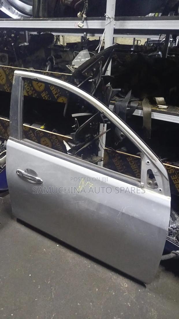Door Nissan Latio N17