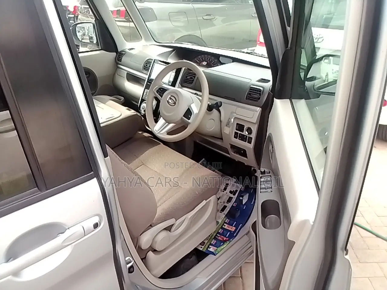 Daihatsu Tanto 2018 Silver