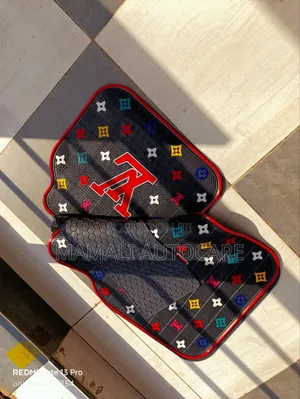 Lv Branded Rubber Car Floor Mat Set Universal Anti-Skid
