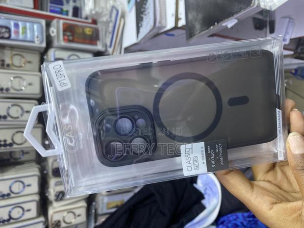 Vwertyu iPhone 13 Pro Max Magsafe Translucent Matte Back Case - thumbnail 3