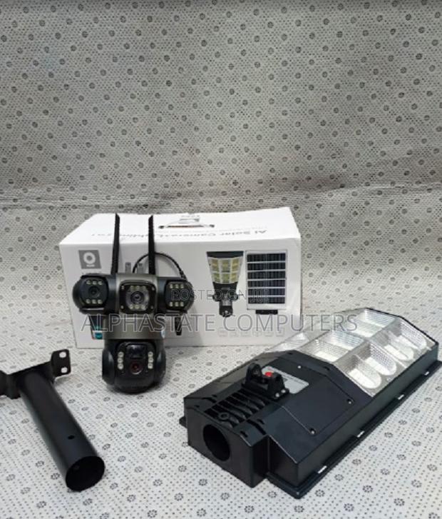 Triple Lens Solar Street Light and 4g Camera Outdoor