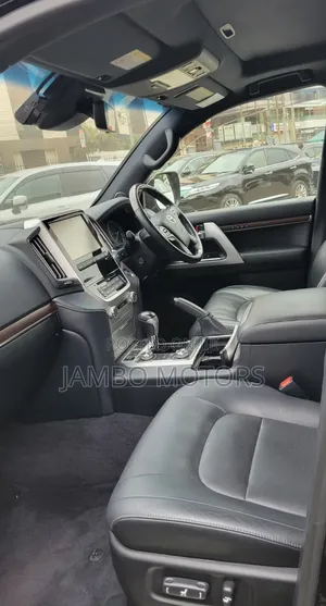Toyota Land Cruiser 4.6 V8 ZX 2019 Gold