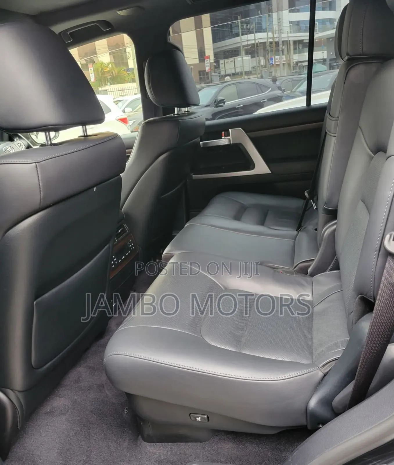 Toyota Land Cruiser 4.6 V8 ZX 2019 Gold